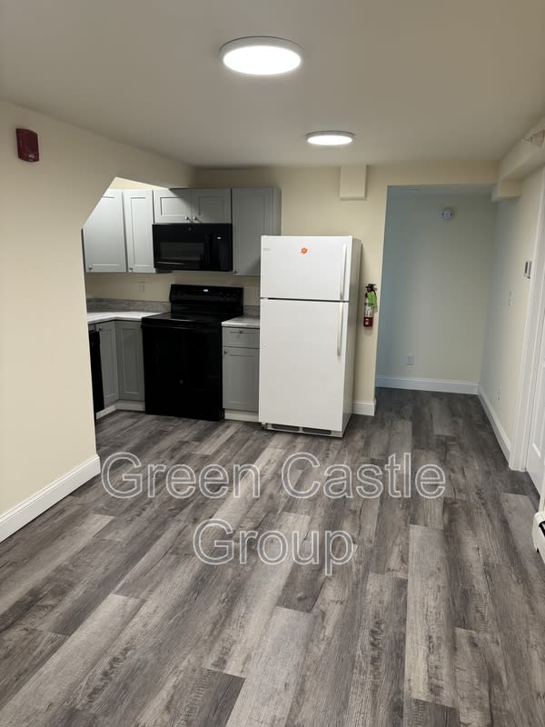 252 College Street Unit 2 – photo 2
