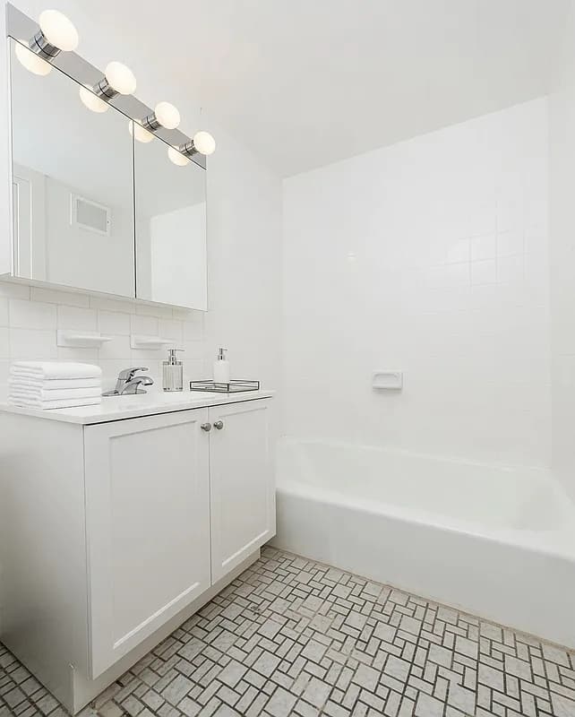342 East 55th Street – photo 3