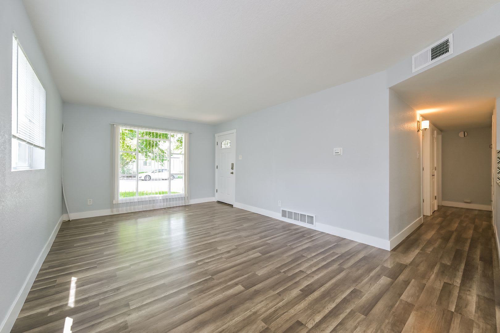 4 Weeks Free Rent Free 55 Tv If Moved In By 9 15 Beautifully Remodeled 3Bd 2Ba Home In Central Aurora – photo 4