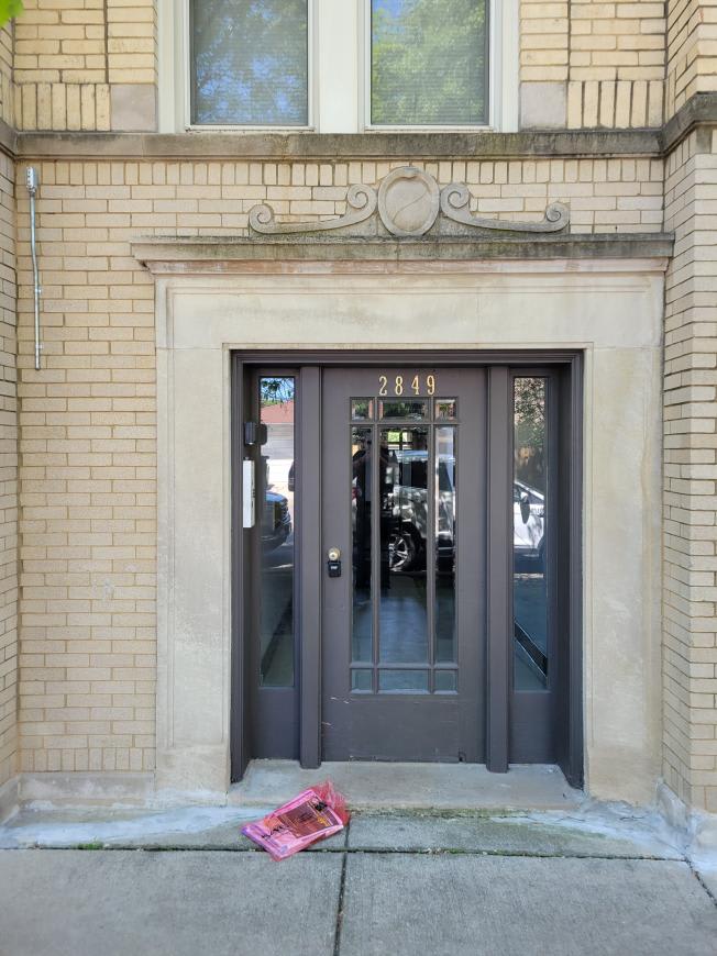 2849 W Berteau Ave – photo 2