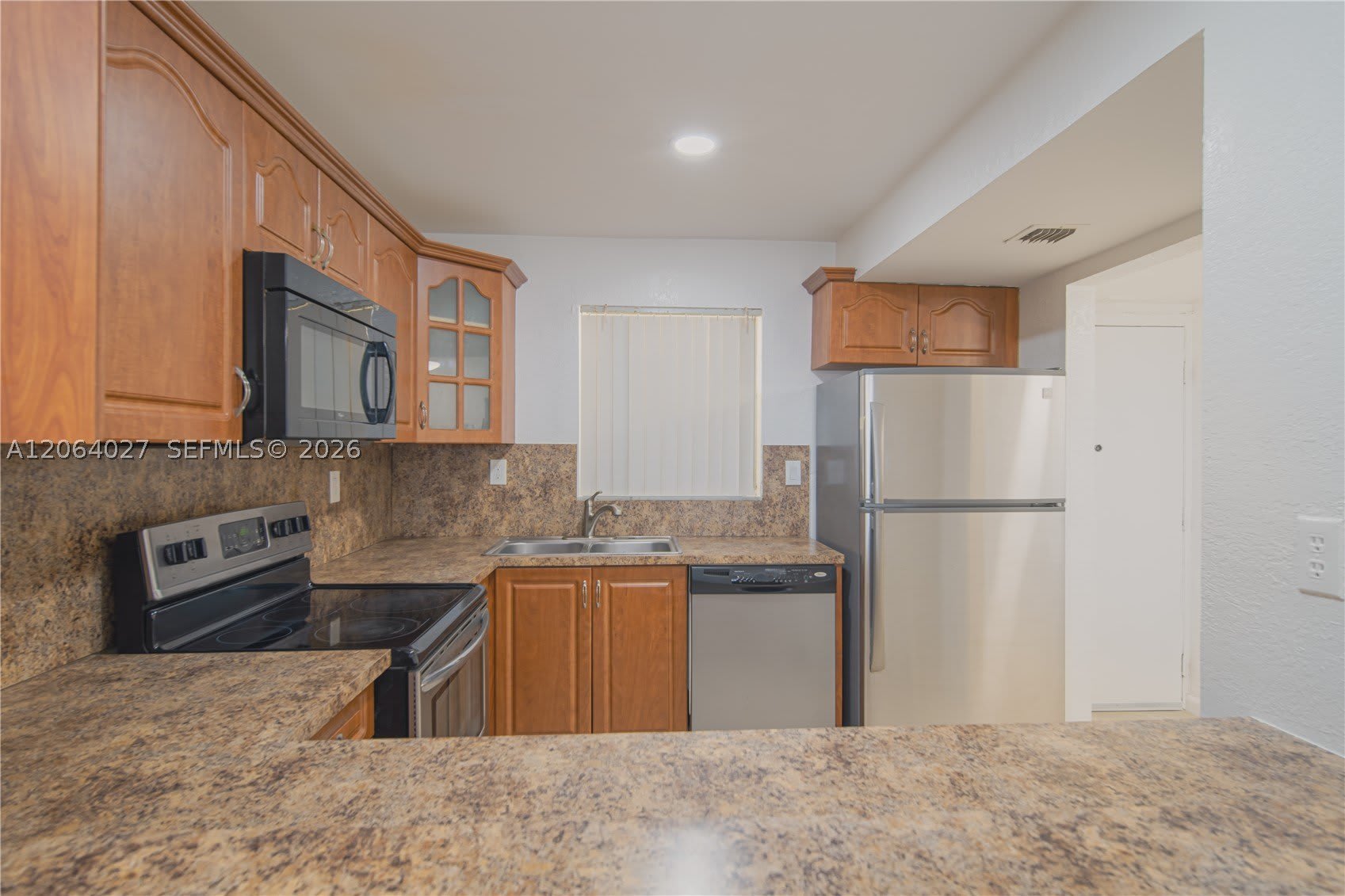 2830 Riverside Dr – photo 4