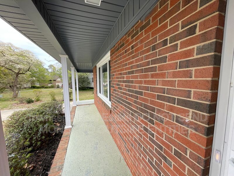 1017 Xavier Dr – photo 2