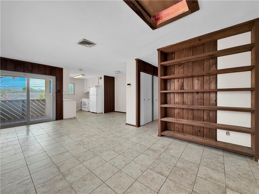 3450 S Alameda Street – photo 4