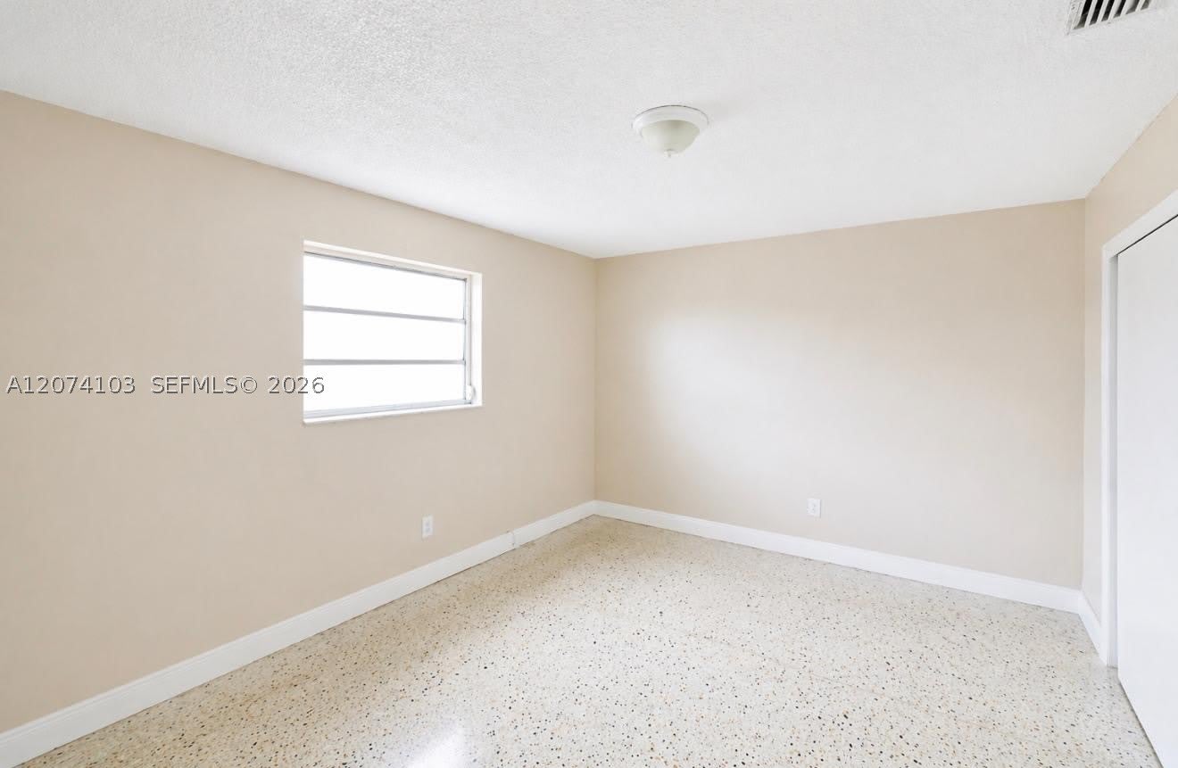 2315 W Okeechobee Rd – photo 3