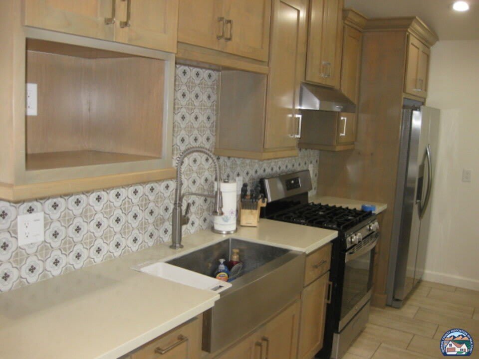 320 N G St – photo 5