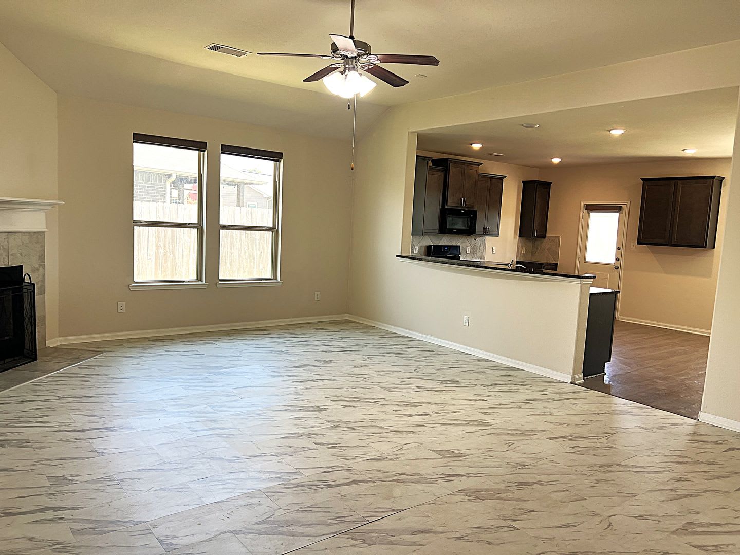 Spacious Single Level Home On A Large Neighborhood Lot – photo 4