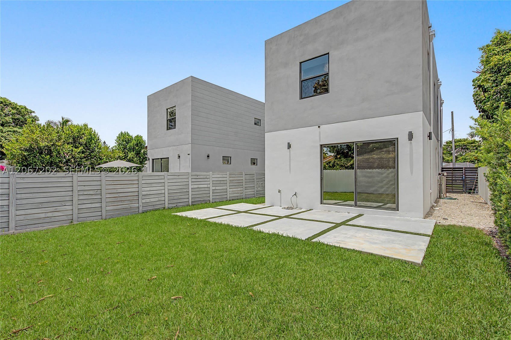 2320 SW 14th St – photo 4