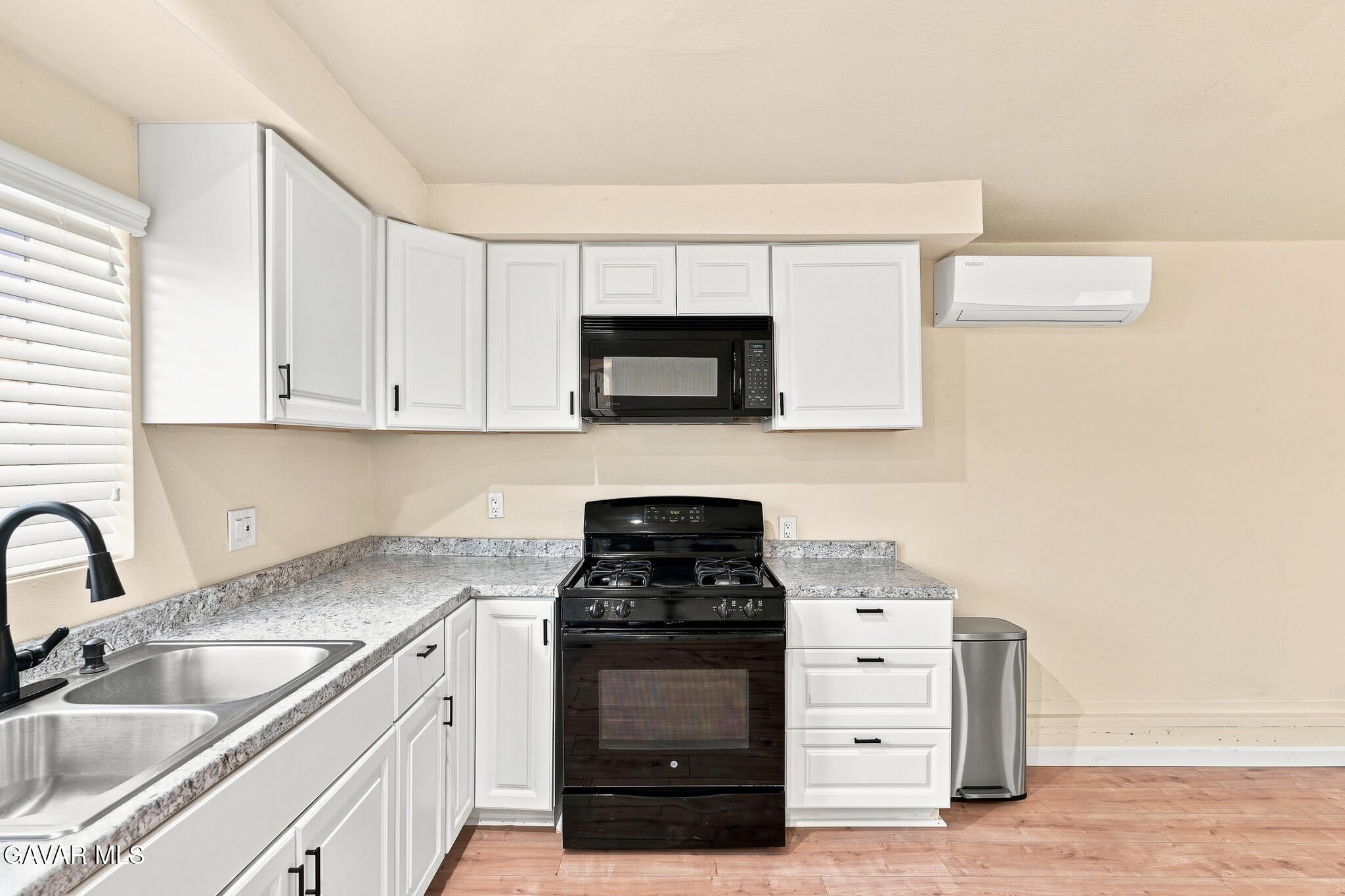 2048 W 112th Street – photo 5