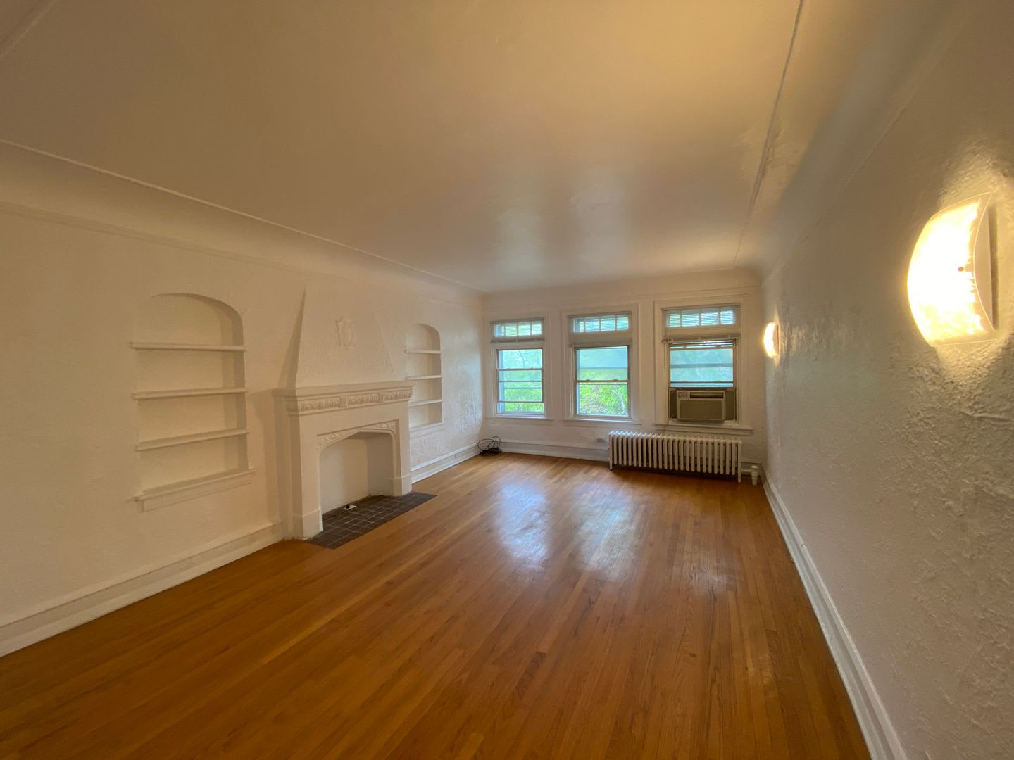 6305 N Washtenaw Ave – photo 2
