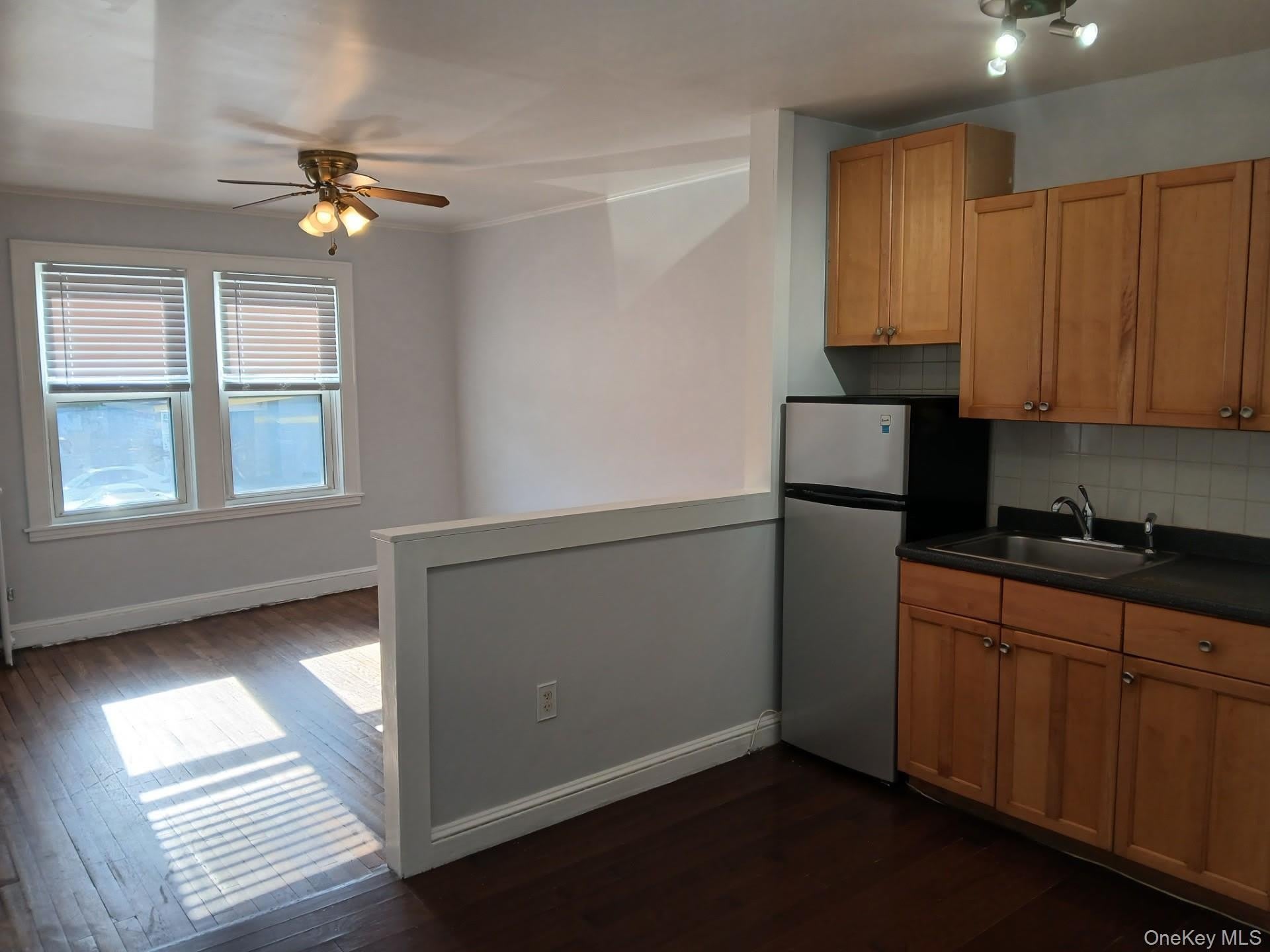 666 Willis Avenue – photo 3
