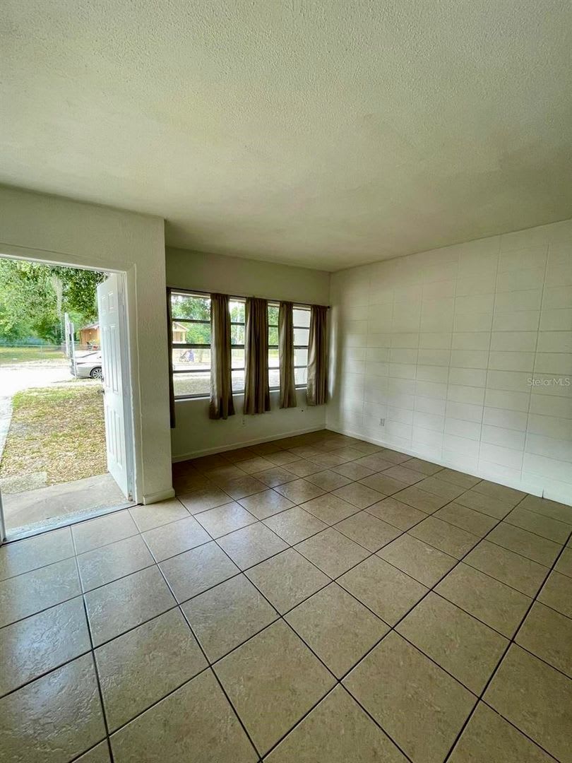 2040 Long St – photo 5