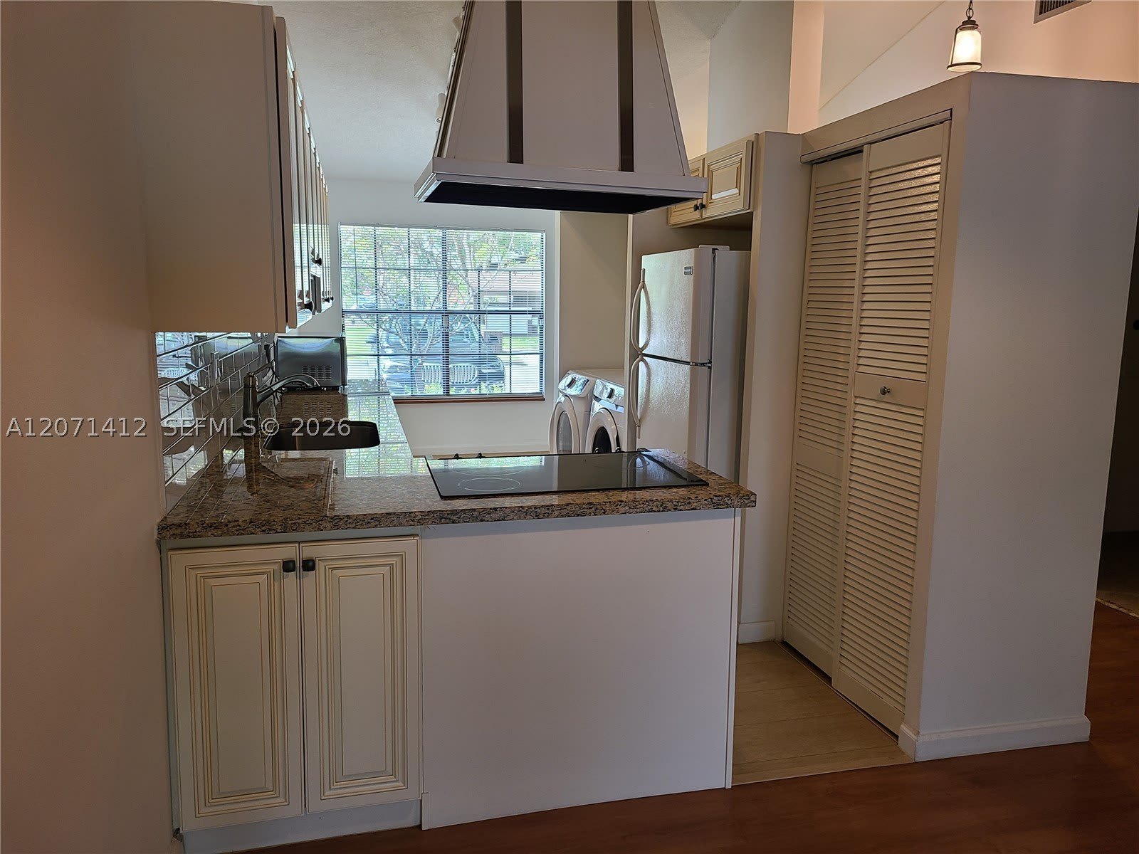10520 Buttonwood Ave – photo 4