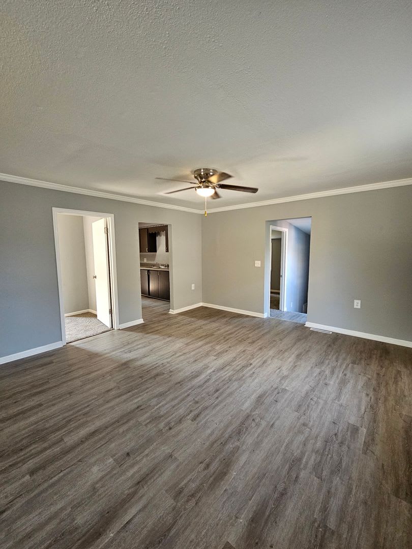 3 Bedroom 1 Bathroom Large Lot Pets Welcome – photo 4