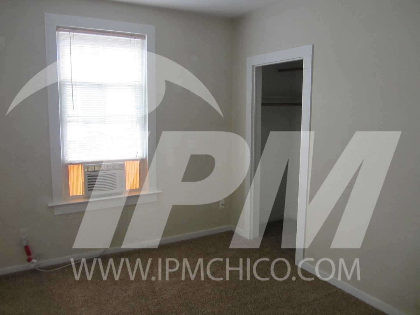 Classic 3 bedroom 2 bathroom home! Half off first month rent** – photo 4