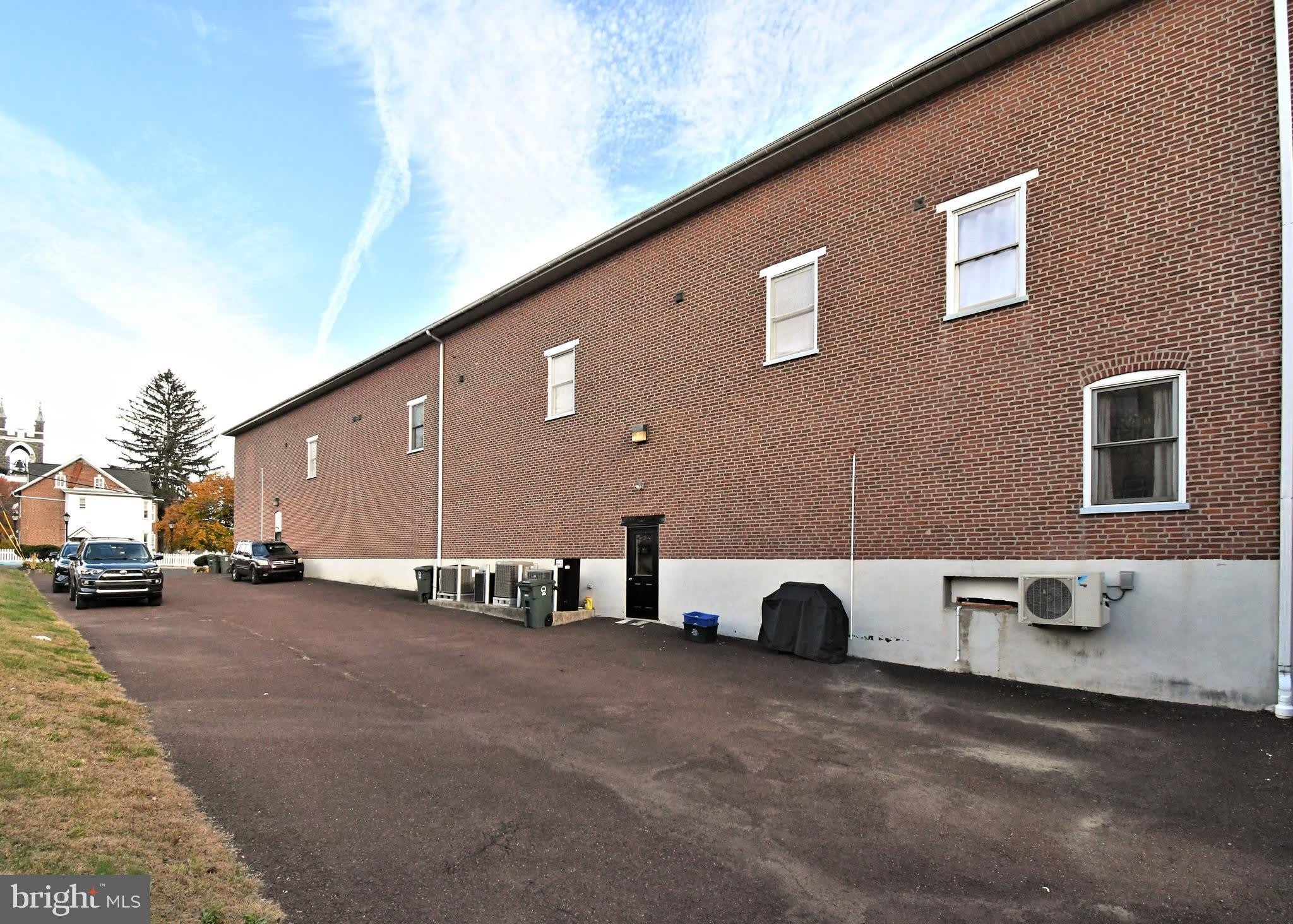 601 W MARKET Street – photo 3