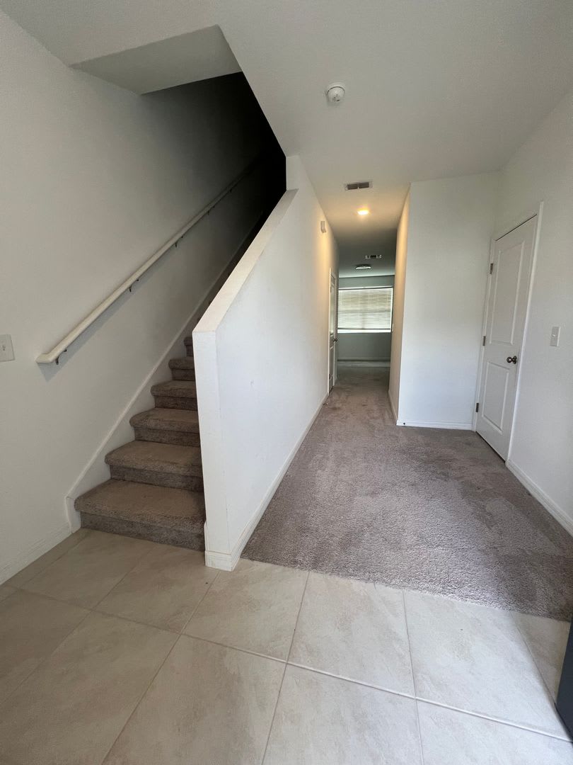 Modern 3-Bed Townhome w/ Garage in Desirable Davenport Community – photo 5