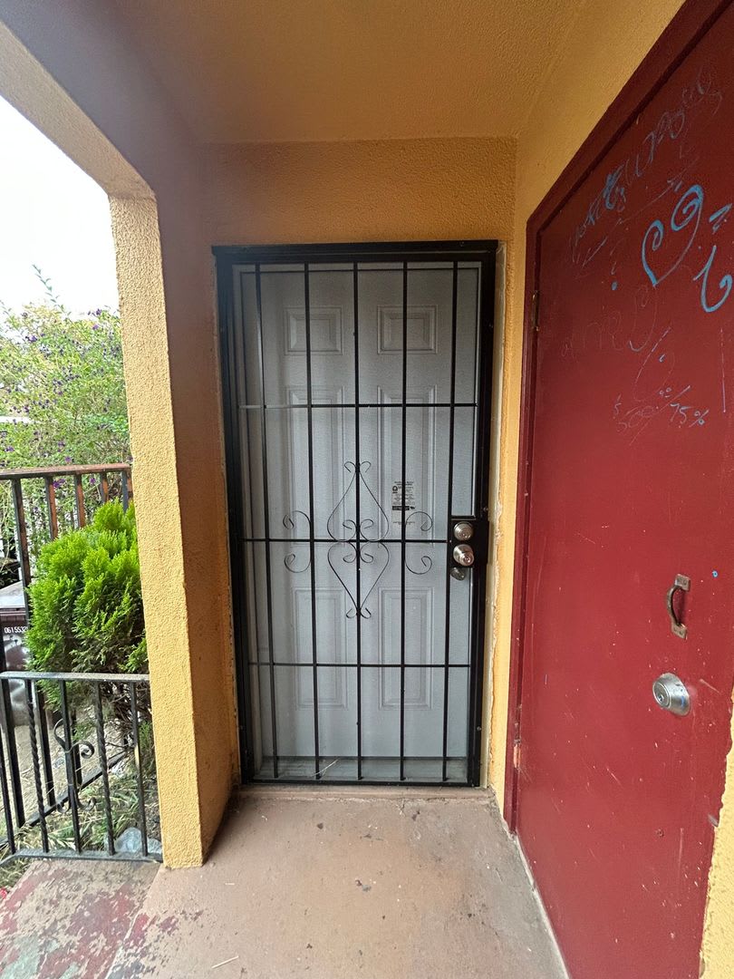 2 Bedroom 1 Bath Apartment 950 sft with utilities (except PGE) – photo 2