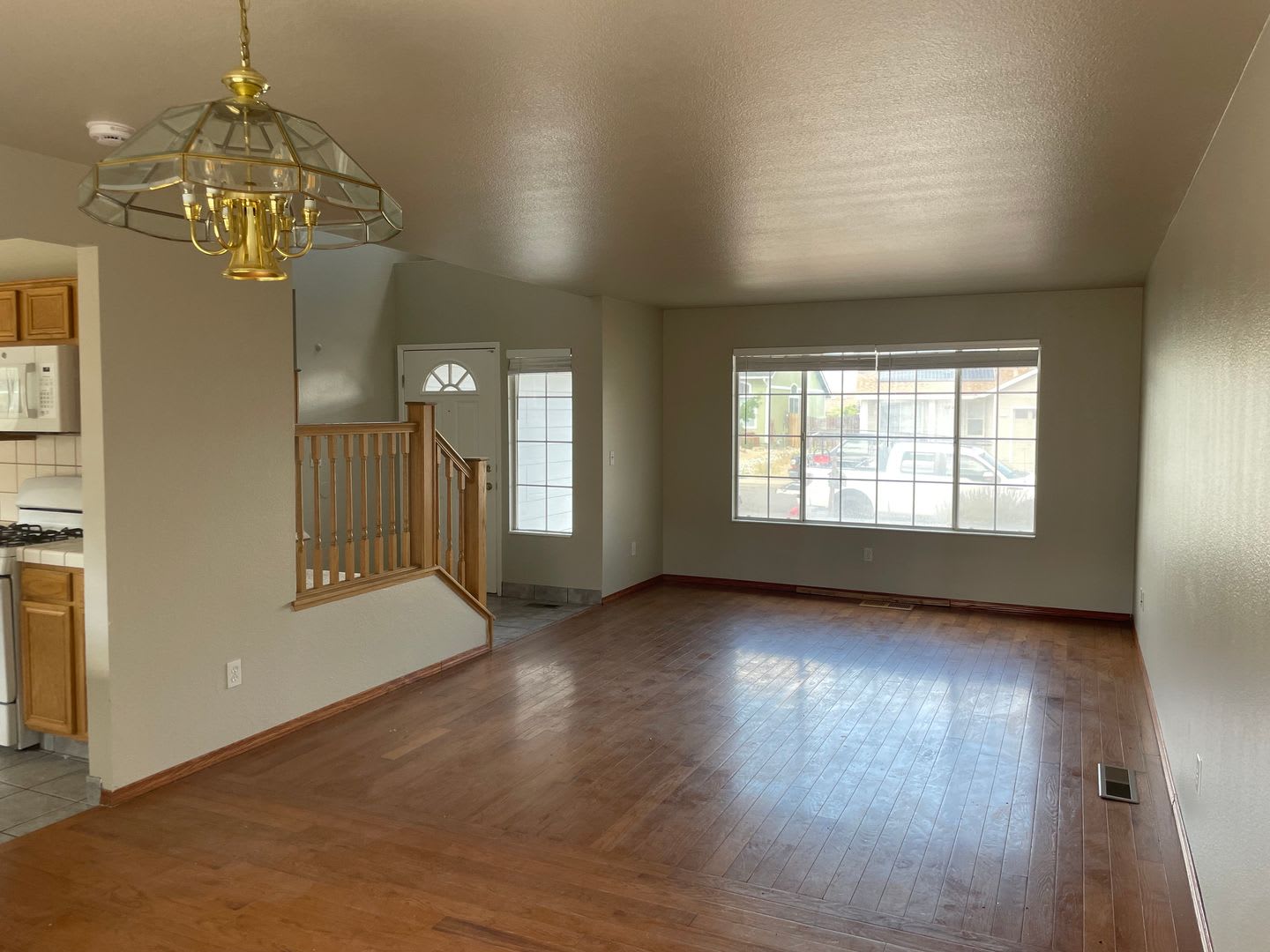 4 bedroom 2 1/2 bath 3 car garage – photo 5