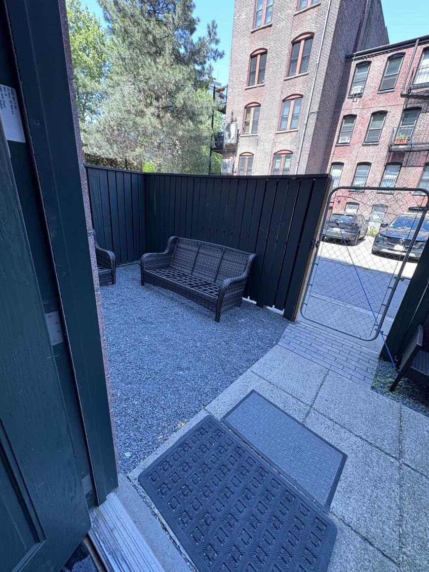 400 Massachusetts Ave. – photo 1