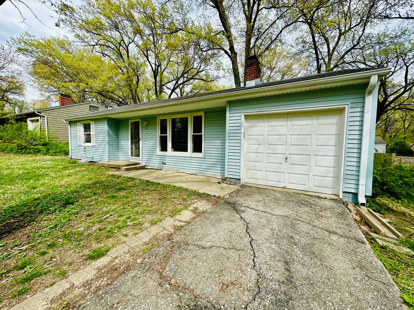 {7047} Prairie Village Ranch with Hardwood Floors + Large, Fenced Yard + 1 Car Garage – photo 2