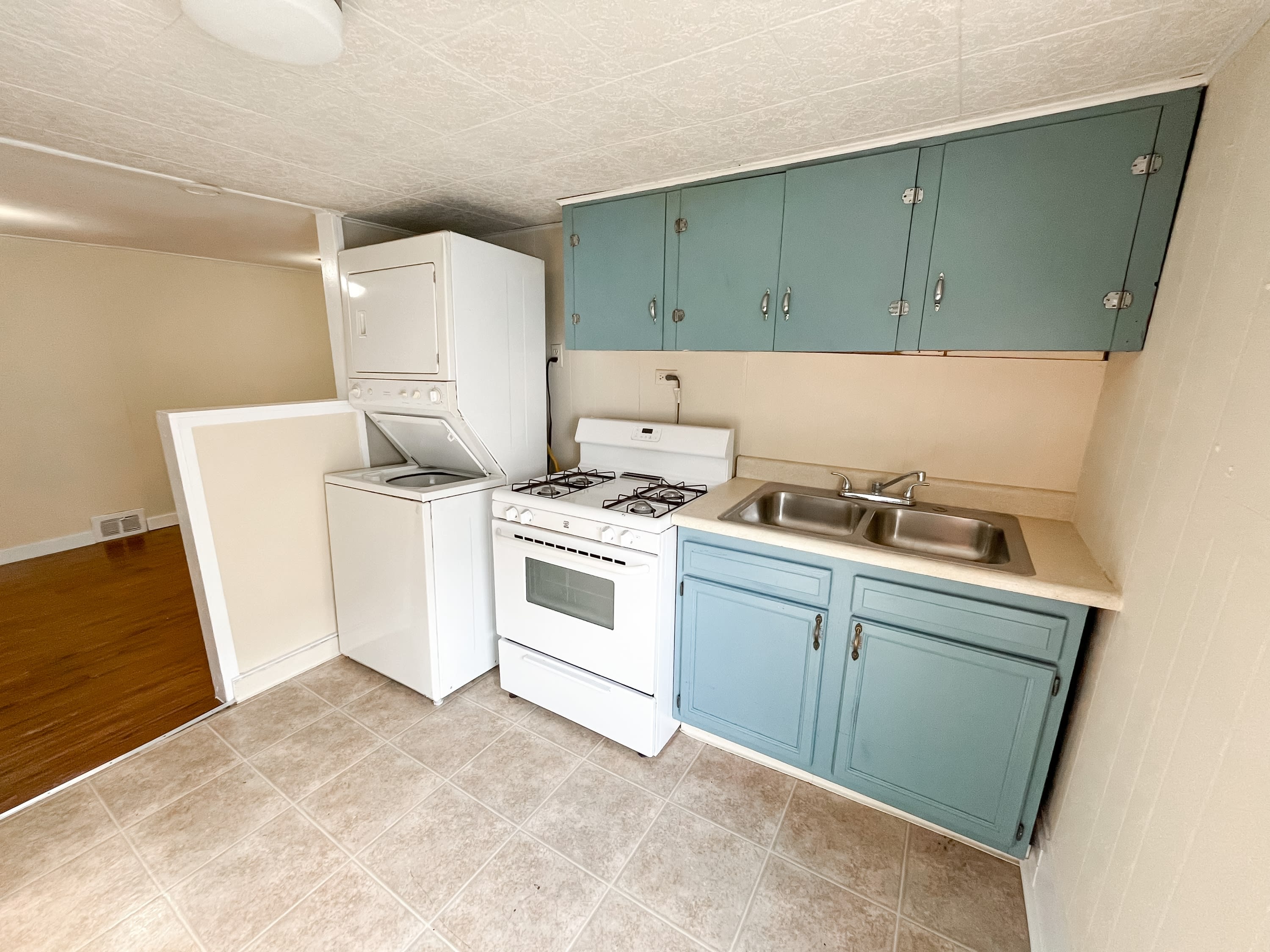 416 Coffeen Street Unit 2 – photo 2