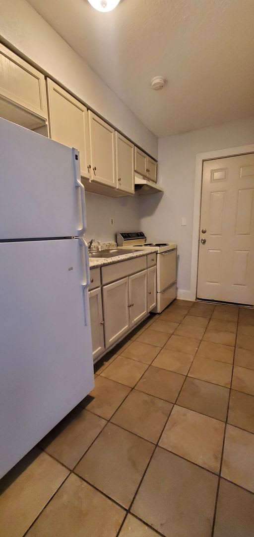Benton Blvd 2-Bed – photo 2
