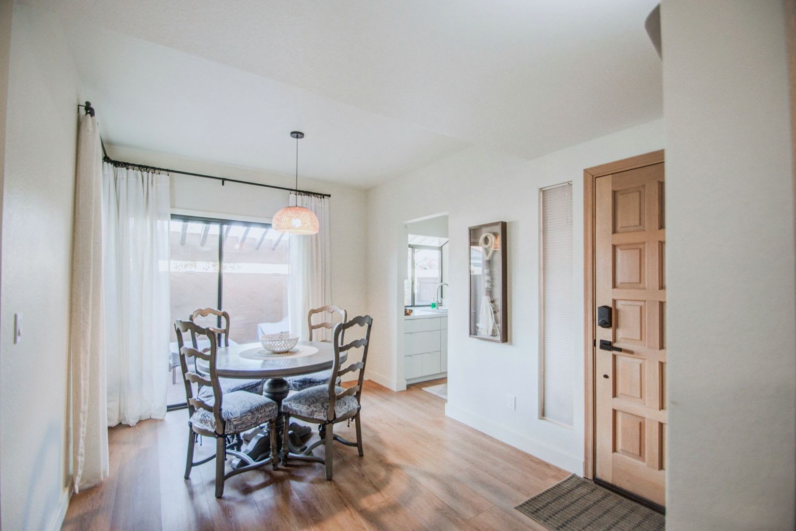 Stunning Fully Furnished Rental! – photo 3