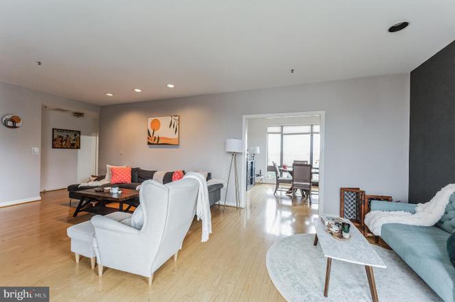 10 East Lee Street – photo 2