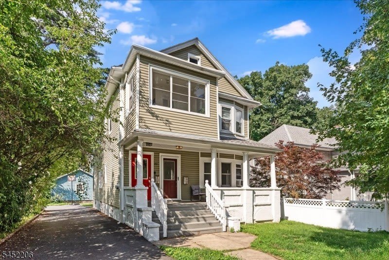 20 Howe Ave – photo 3