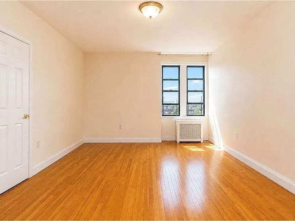 1289 E 19th St – photo 3