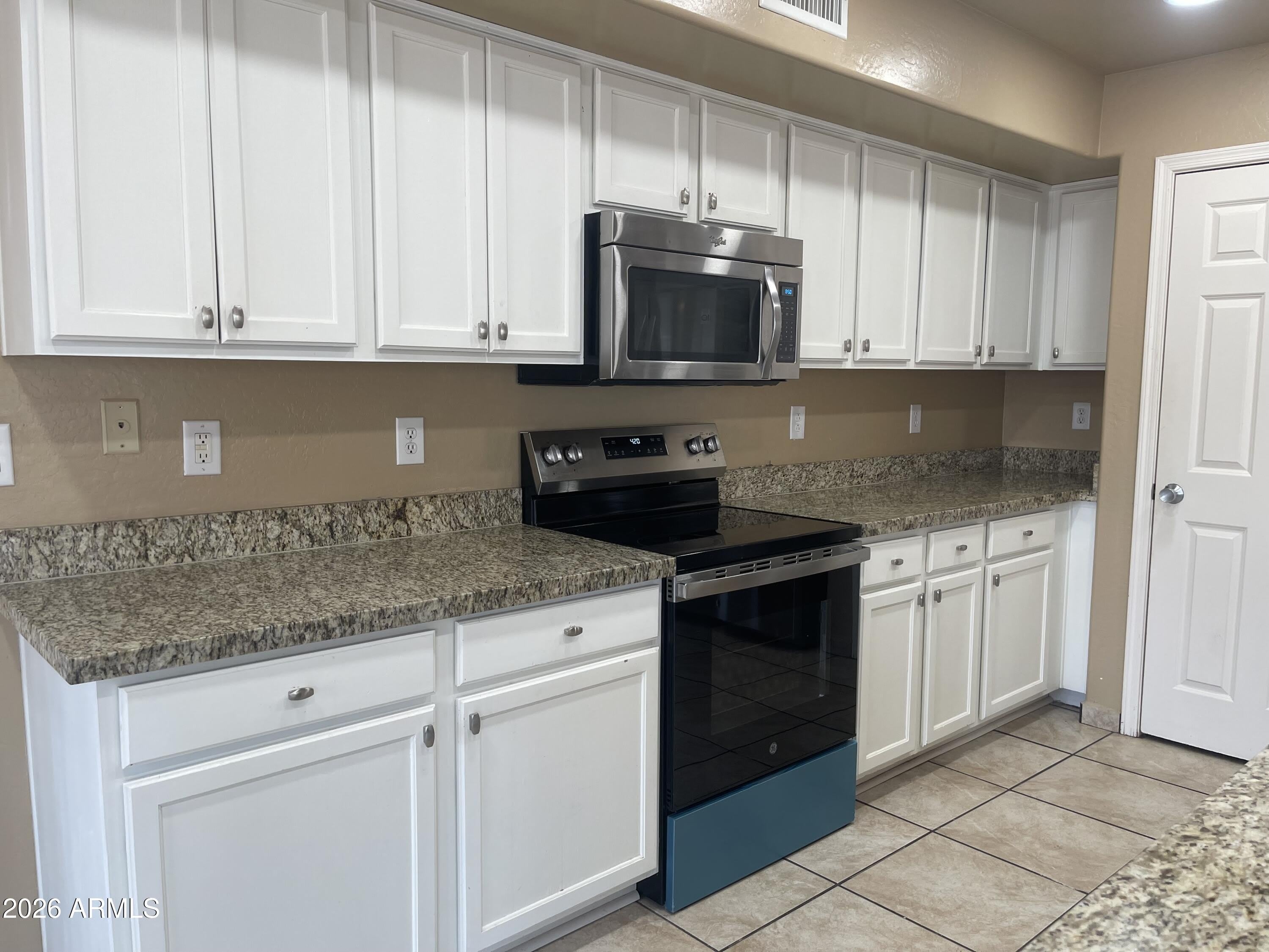 1466 E HOLIDAY Drive – photo 5