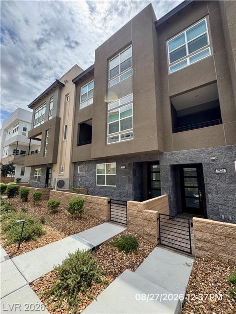 4-Bedroom Townhome in Inspirada with Covered Balcony – photo 1