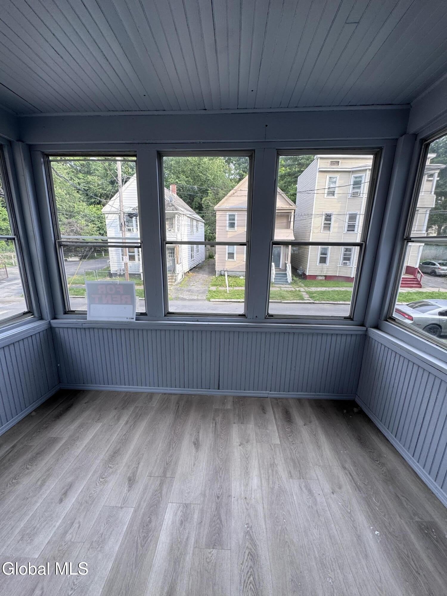 885 Yorkston – photo 3