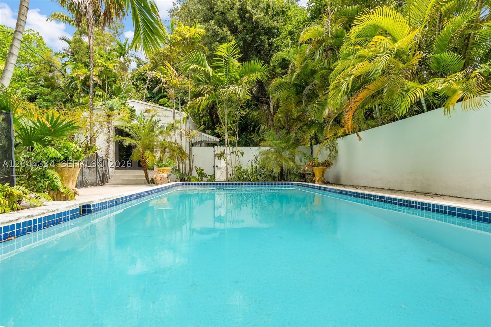 5390 Sunset Dr – photo 2
