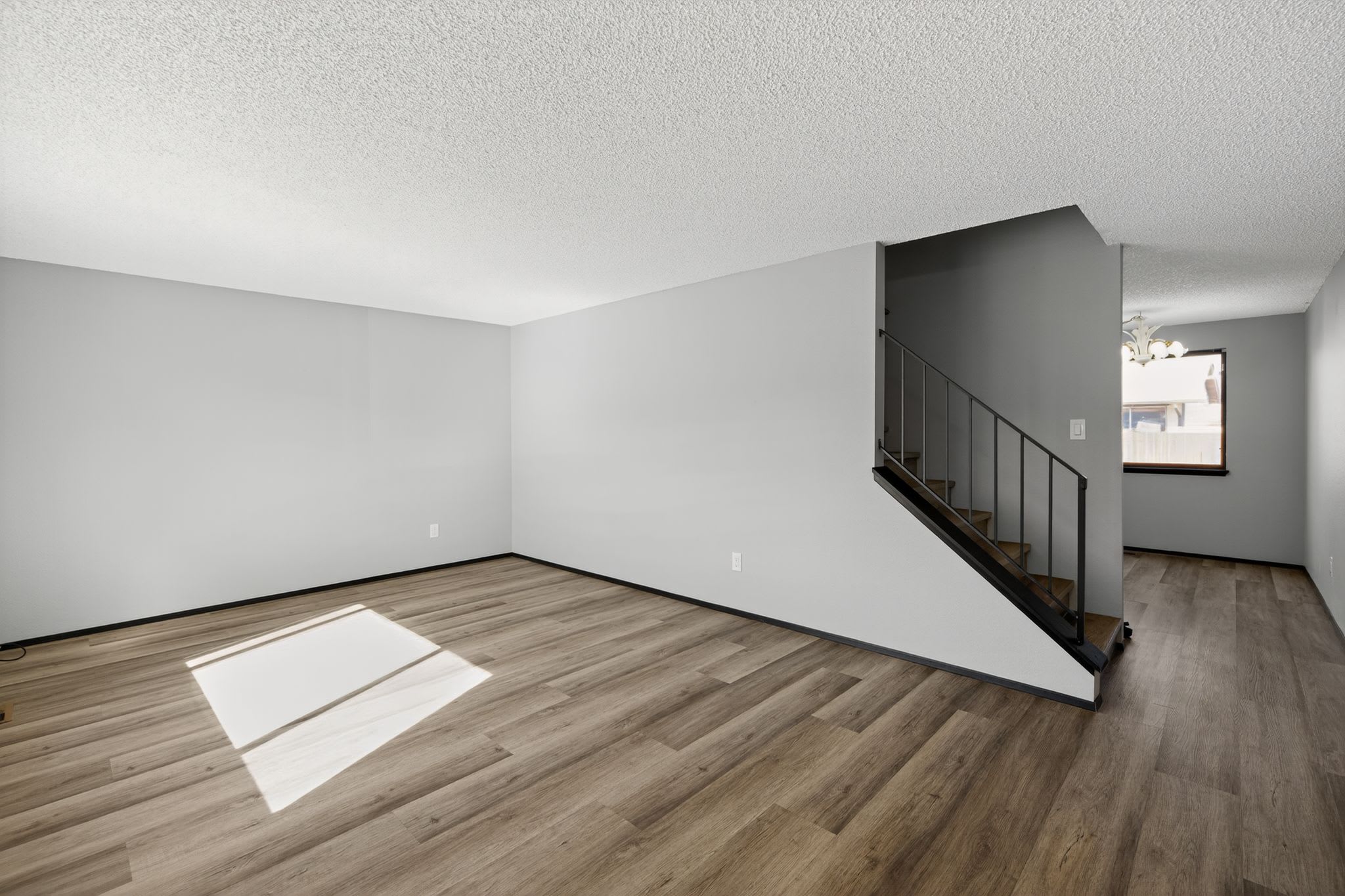 912 Algona Boulevard North – photo 5