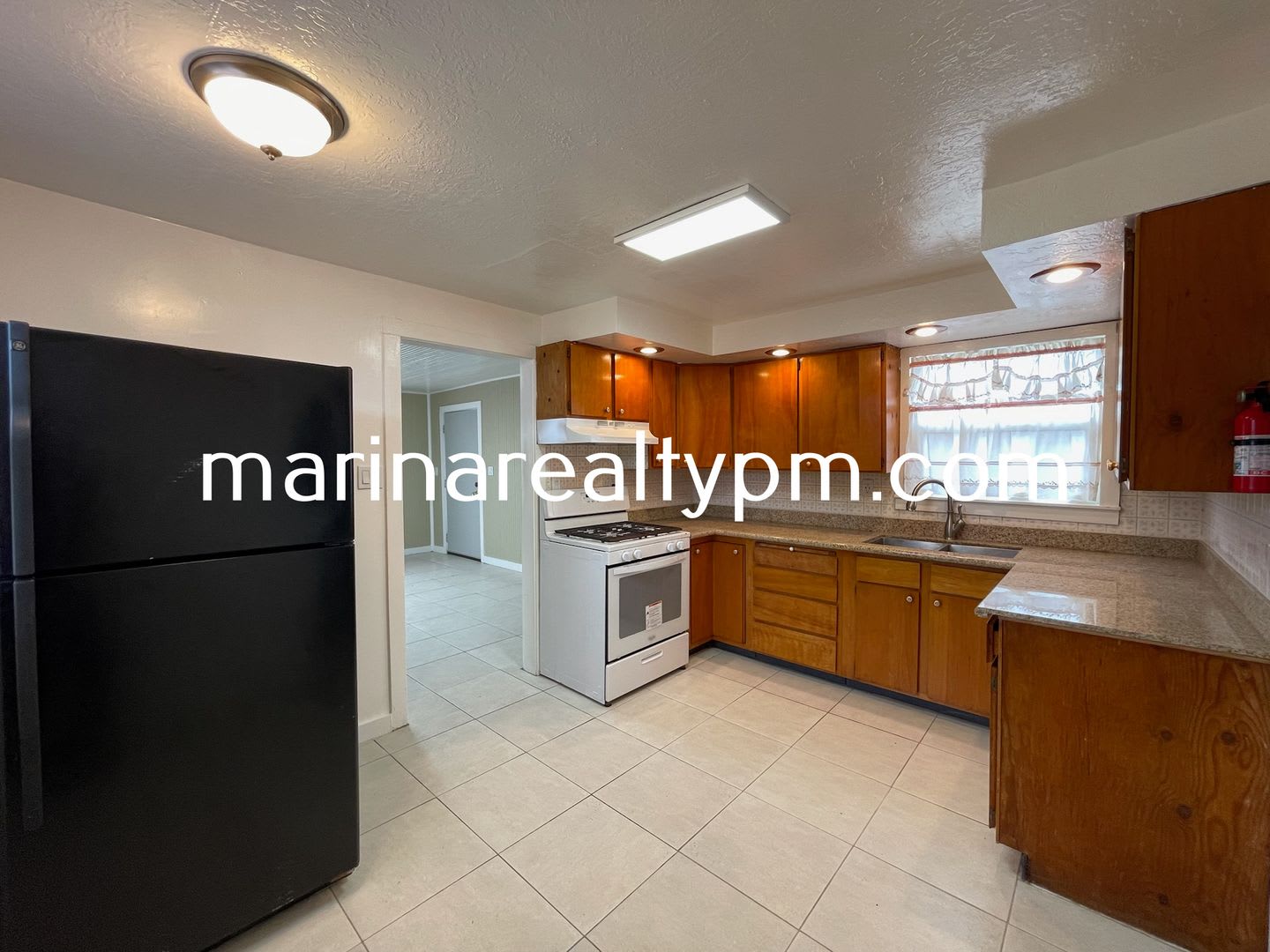 Welcome home to this 1 Bedroom 1 bath cozy cottage – photo 2
