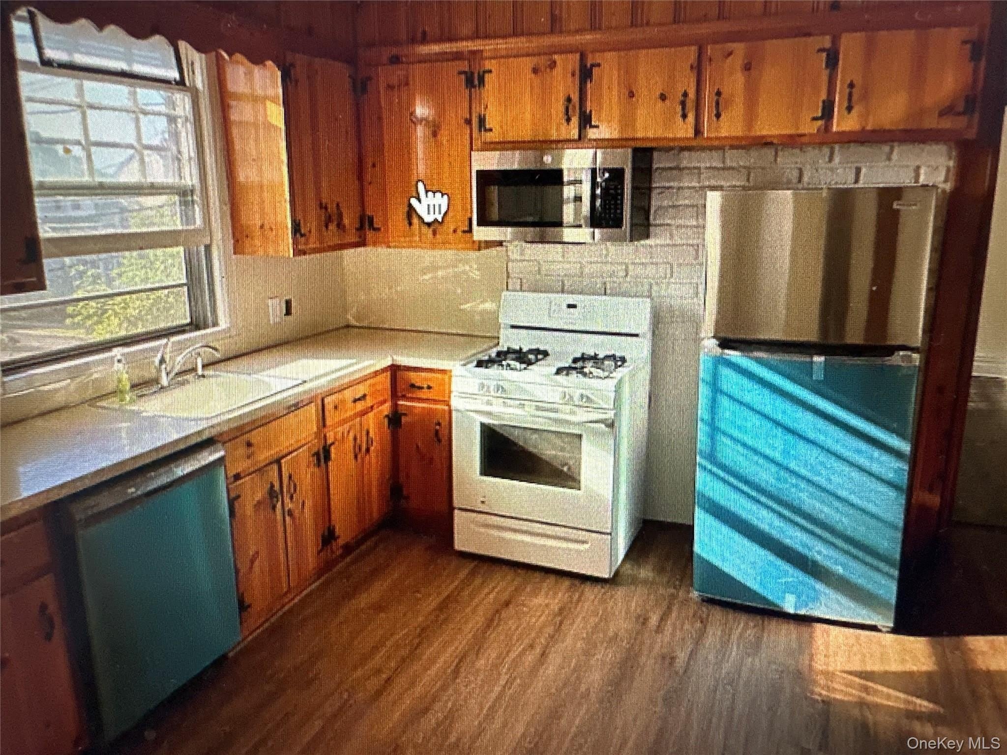 42 Vernon Avenue – photo 2