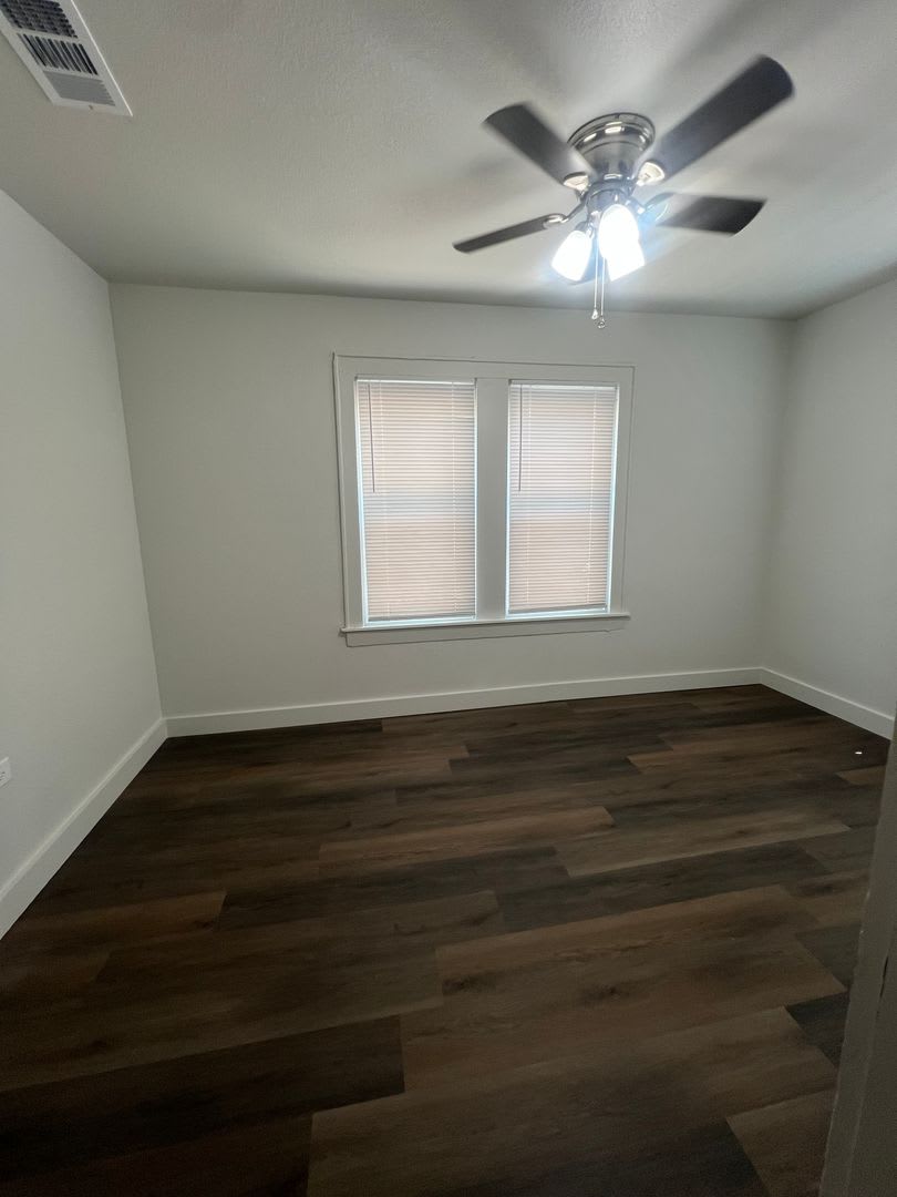 Updated 2 Bed 1 Bath – photo 5