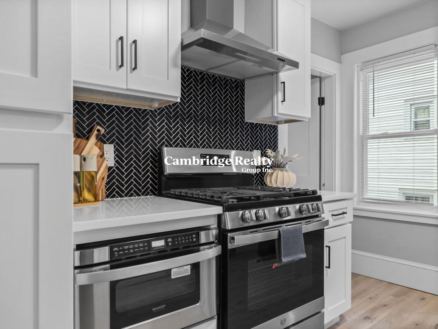 7 Dickson St. – photo 2