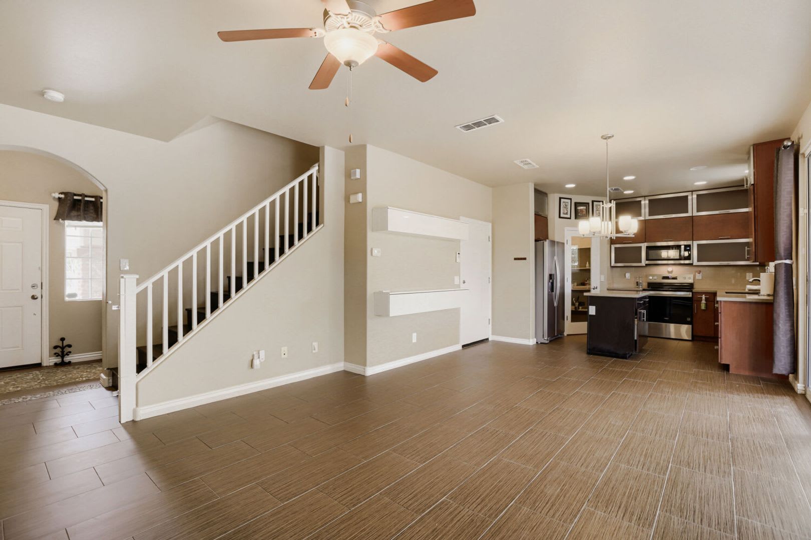 Gorgeous 3 bedroom home-former model homes with lots of upgrades! – photo 3