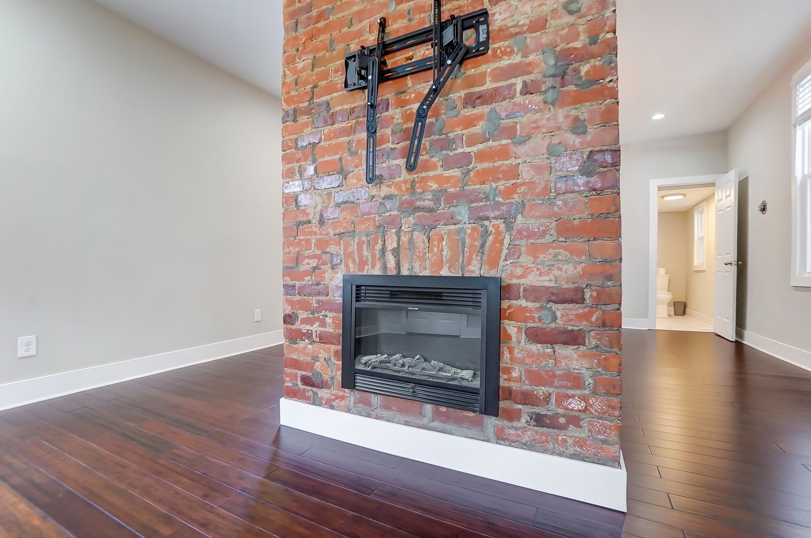 Three Bedroom Single Family Home in Norwood! – photo 5