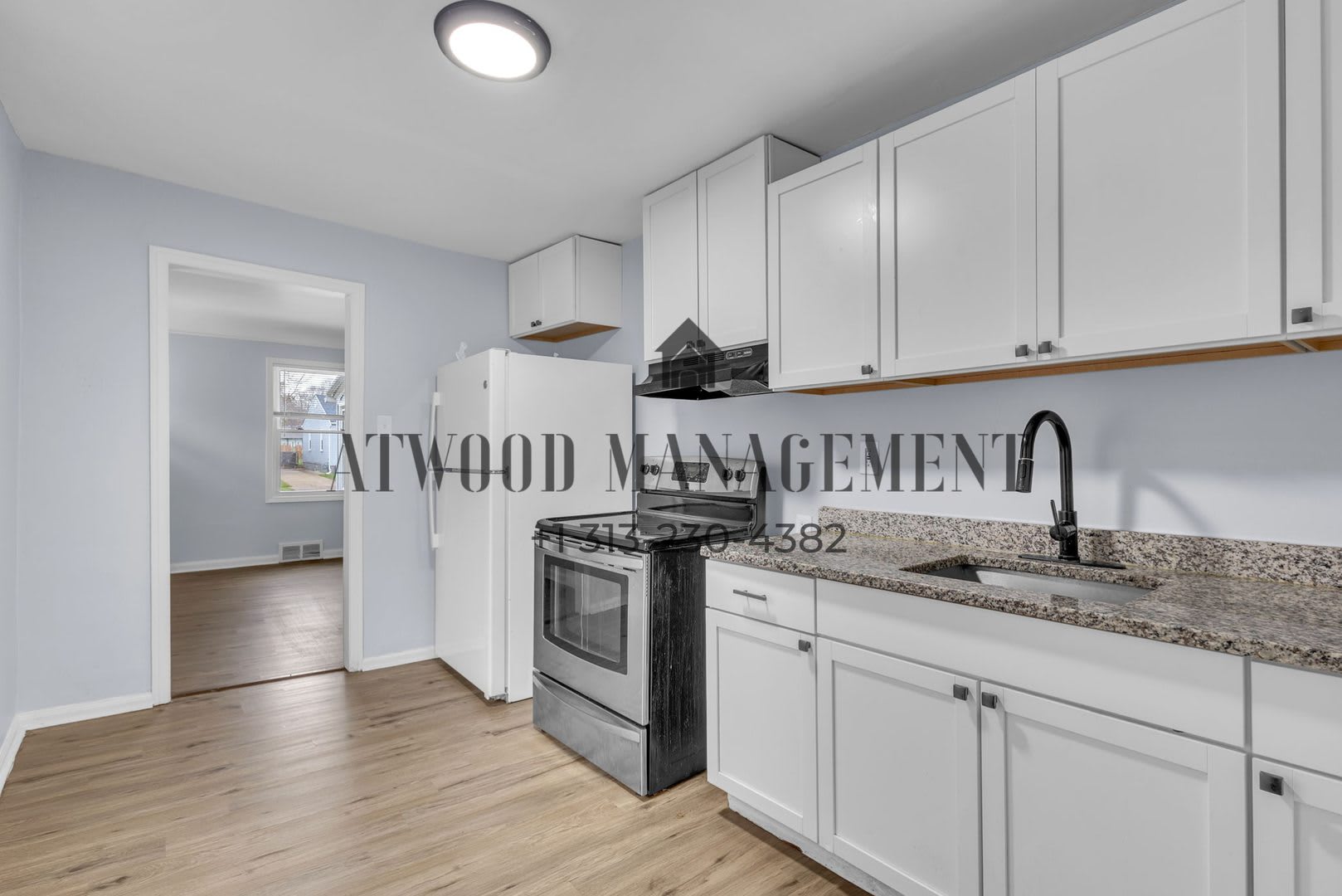 This beautifully updated 3-bedroom, 1-bath single-family home is ready for move-in! – photo 4