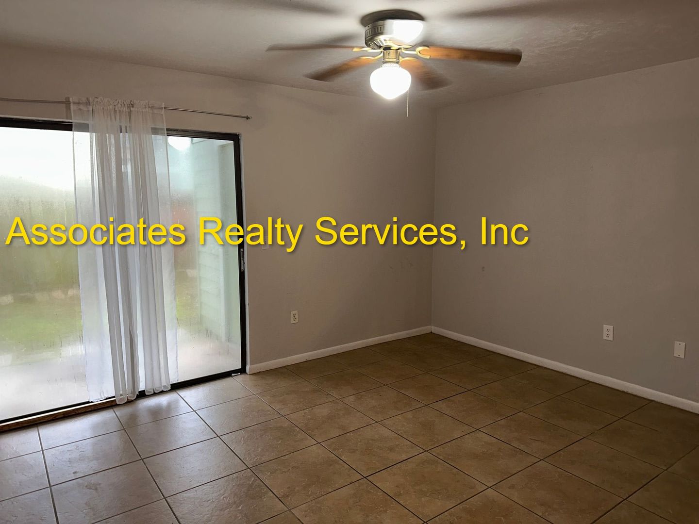 2 Br/ 2.5 ba- Available in December! THIS IS A SUBLEASE! – photo 2