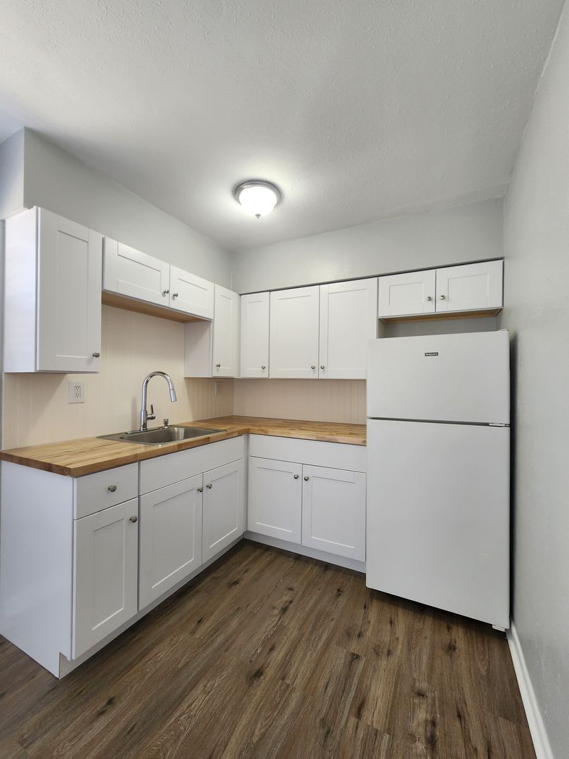 ** HALF OFF 1ST MONTH'S RENT WITH 13 MONTH LEASE ** – photo 2