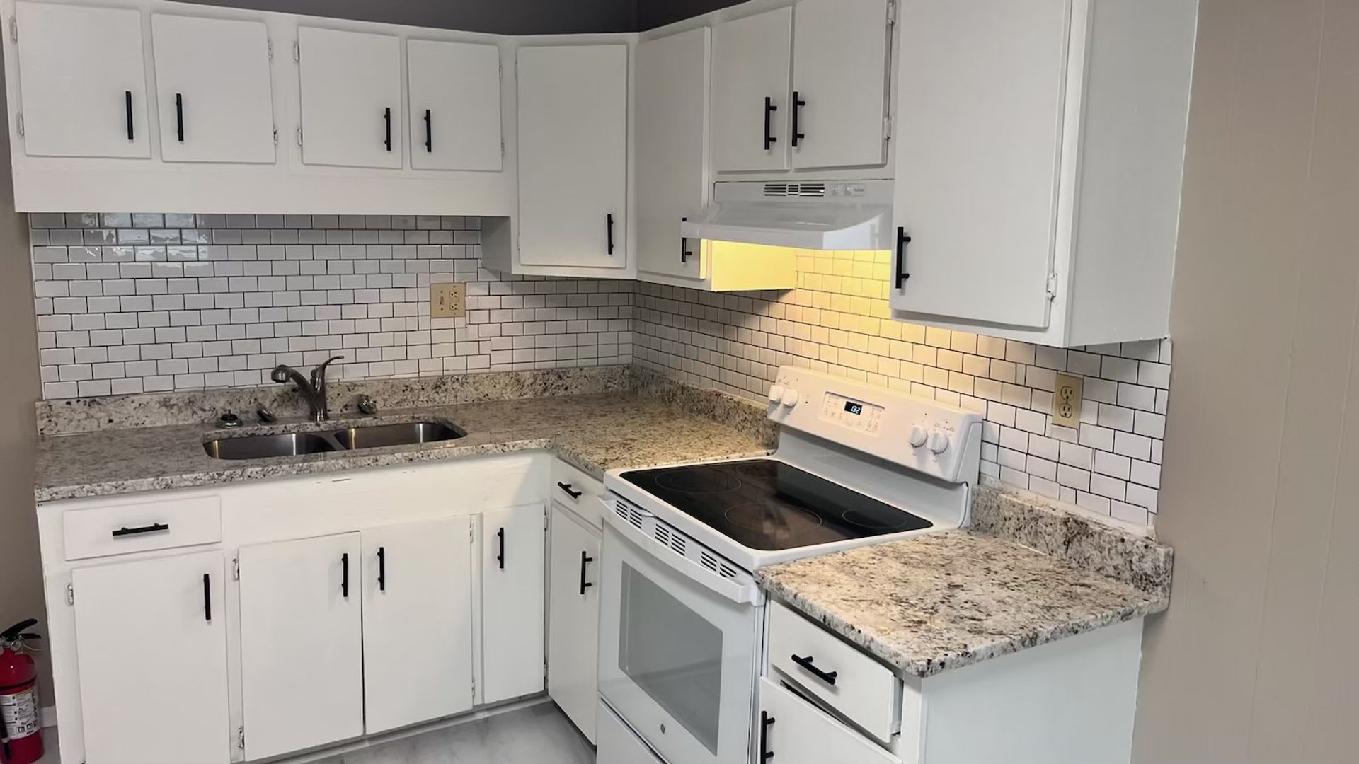 3 Bedroom, 1.5 Bath with Bonus Room – photo 3