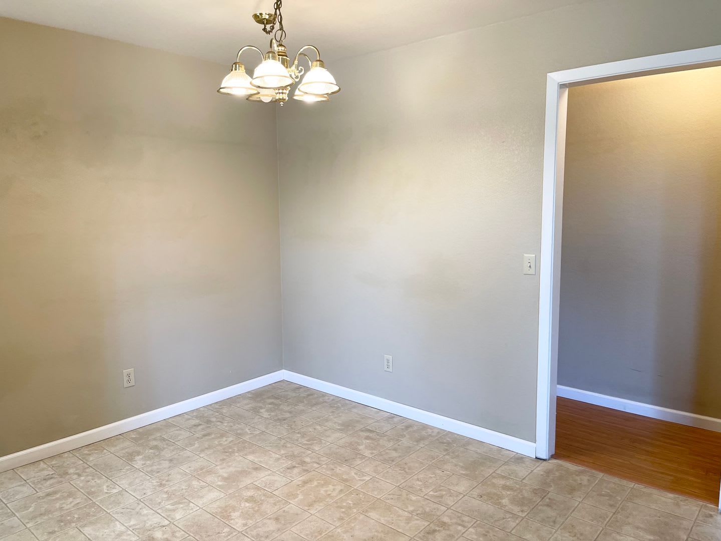 Centrally Located 3 Bedroom Duplex in Windsor with a Single Car Garage! – photo 5