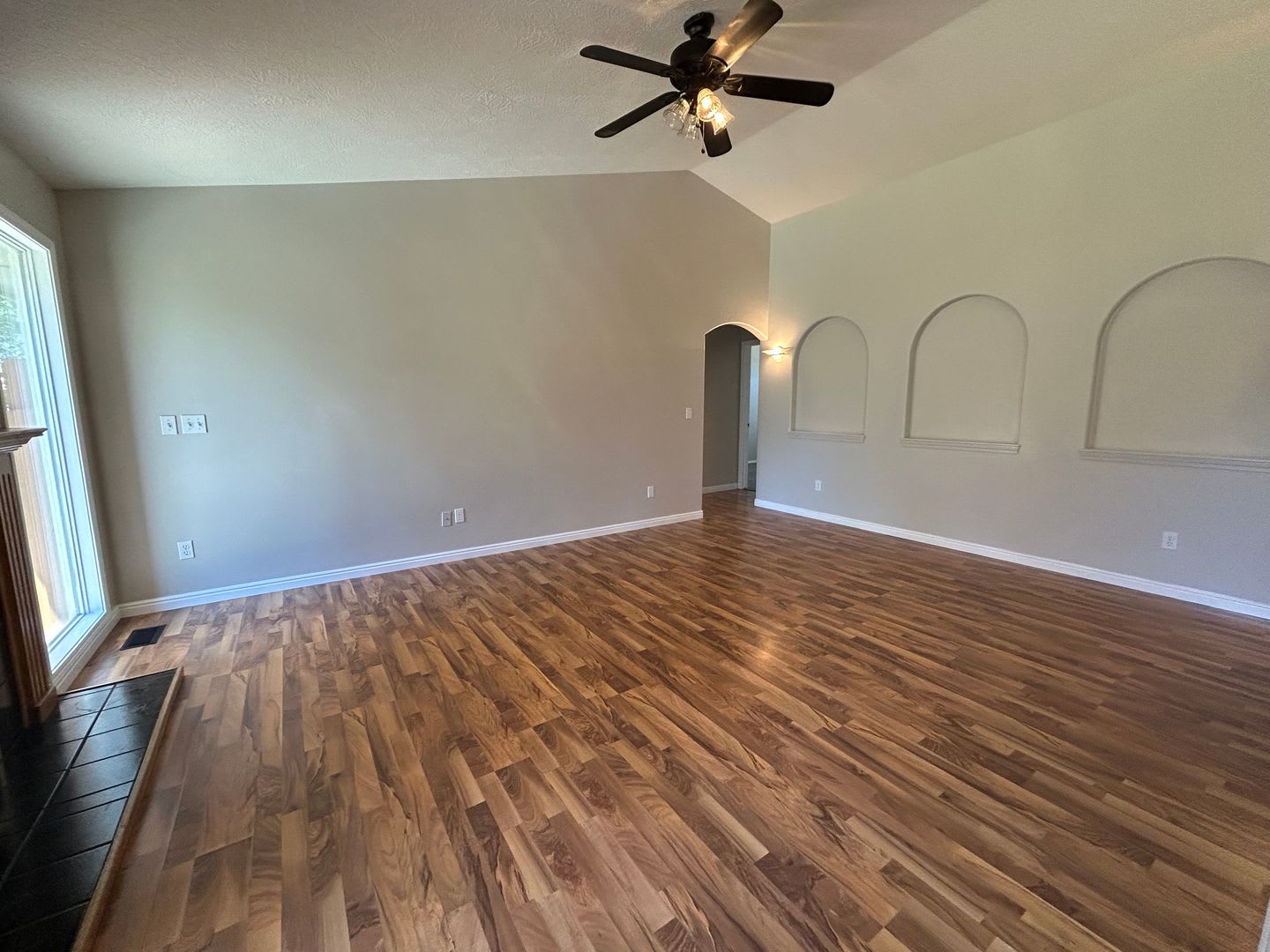 Spacious 3 Bedroom Home with Bonus Room on a Corner Lot with 3 Car Garage – photo 4