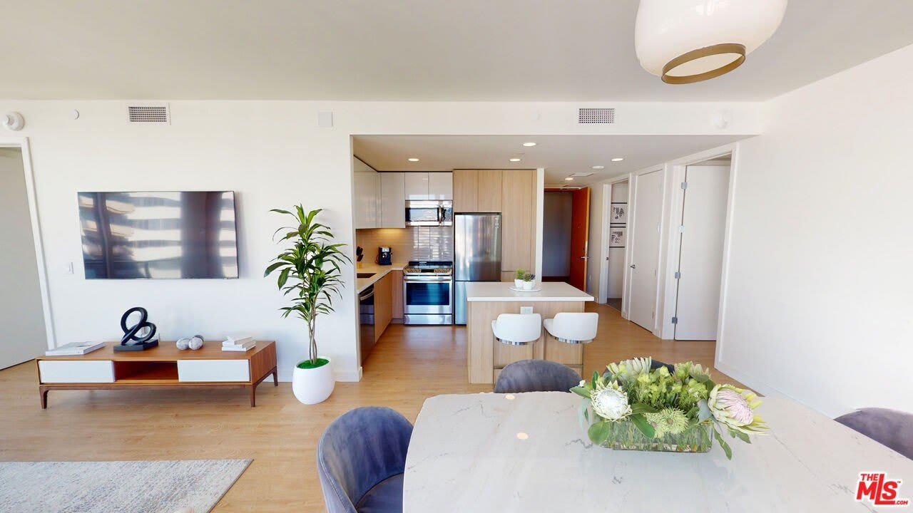 11750 SW Wilshire Blvd – photo 2