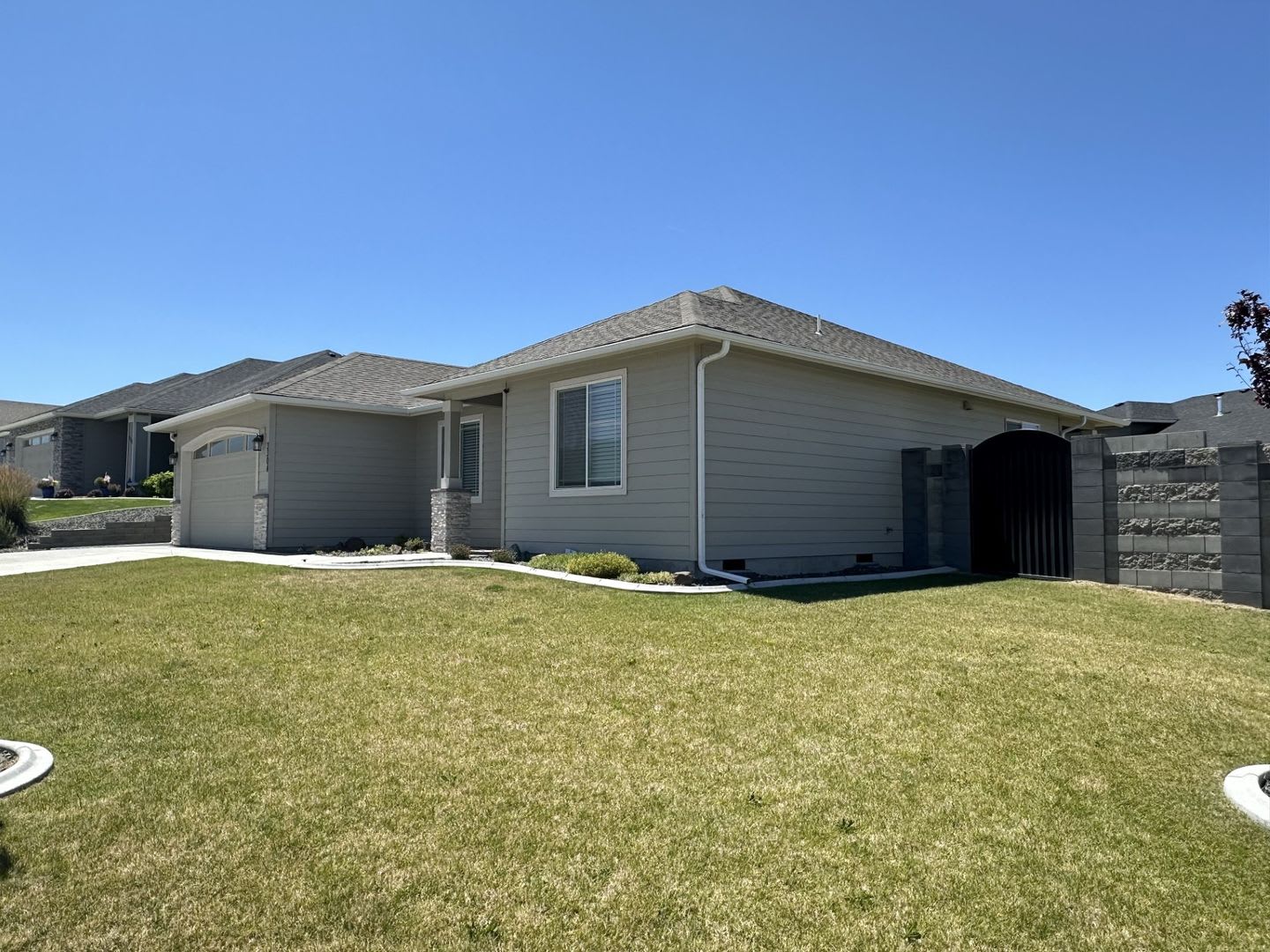 Luxury 3-Bedroom Home for Lease in Apple Valley, Kennewick – Built 2023 – photo 2