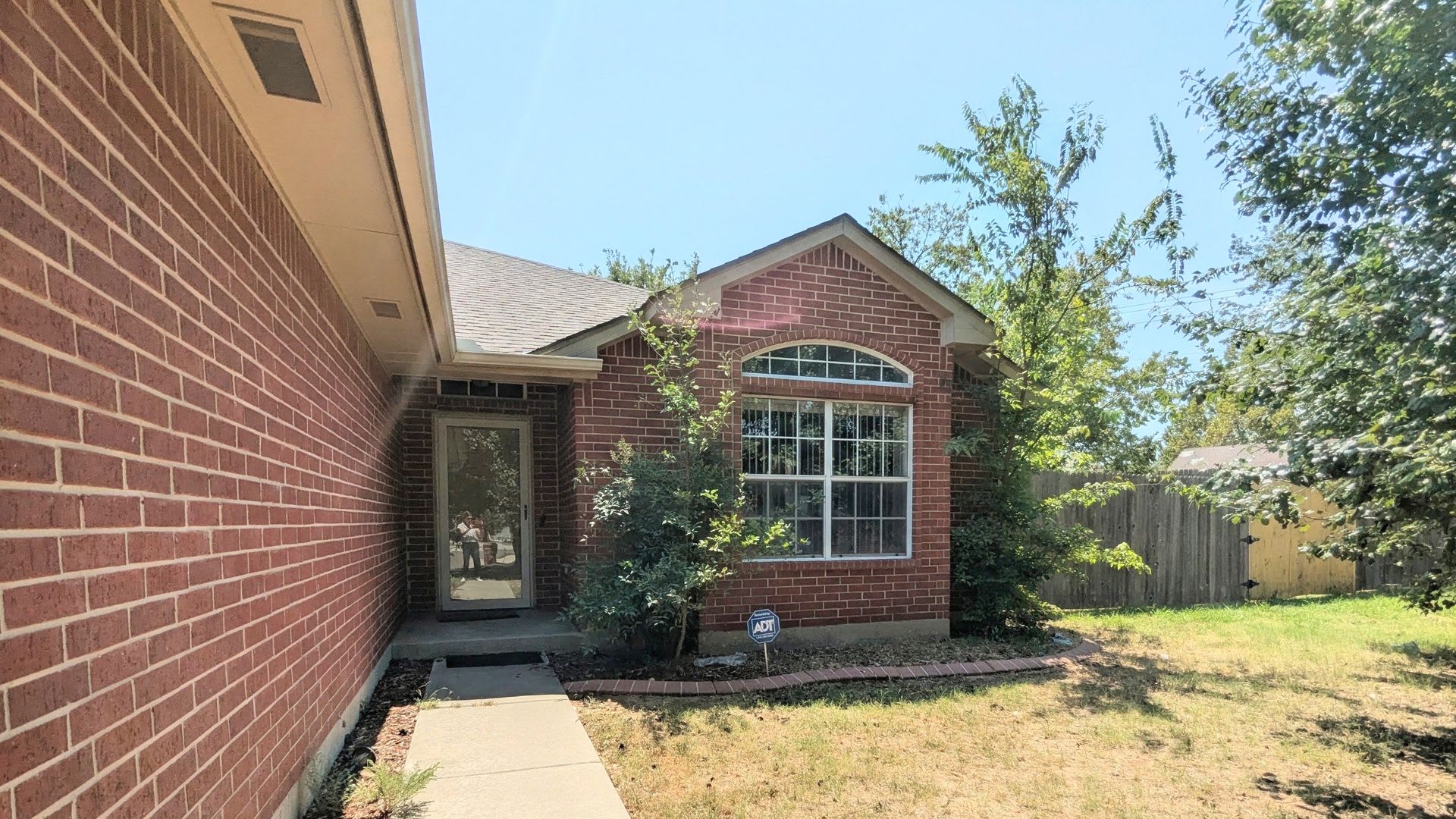 Spacious 3 Bed + Study – photo 1